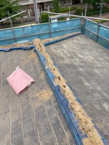 さいたま市岩槻区の屋根修理　カバー工法・雨樋修理　棟の撤去作業